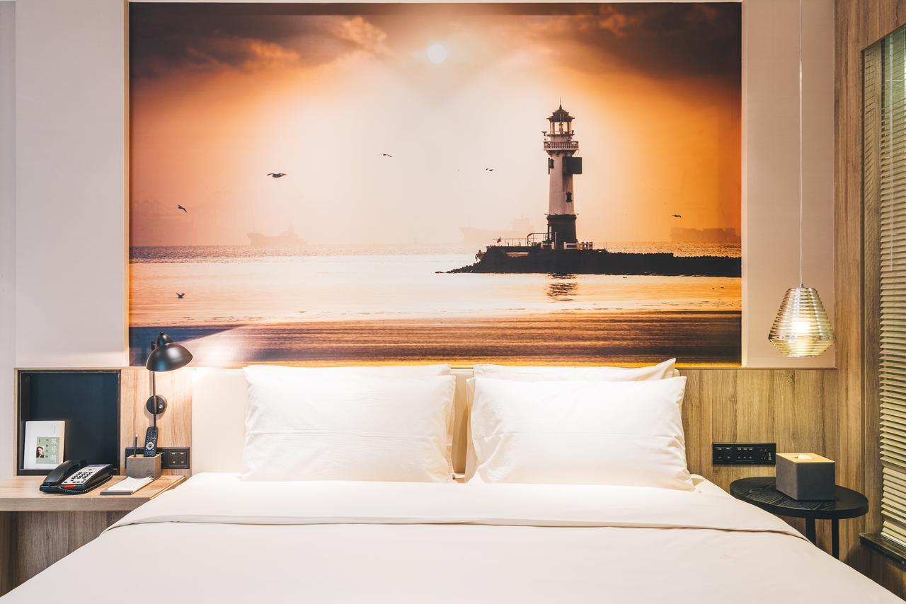 Atour Hongqiao National Exhibition Center Minbei Road Hotel 4*