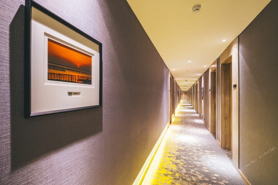 Atour Hongqiao National Exhibition Center Minbei Road Hotel 4*